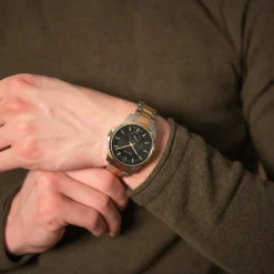 Herren Uhr METROPOLITAIN Schwarz Zifferblatt Zweifarbig Edelstahl Armband